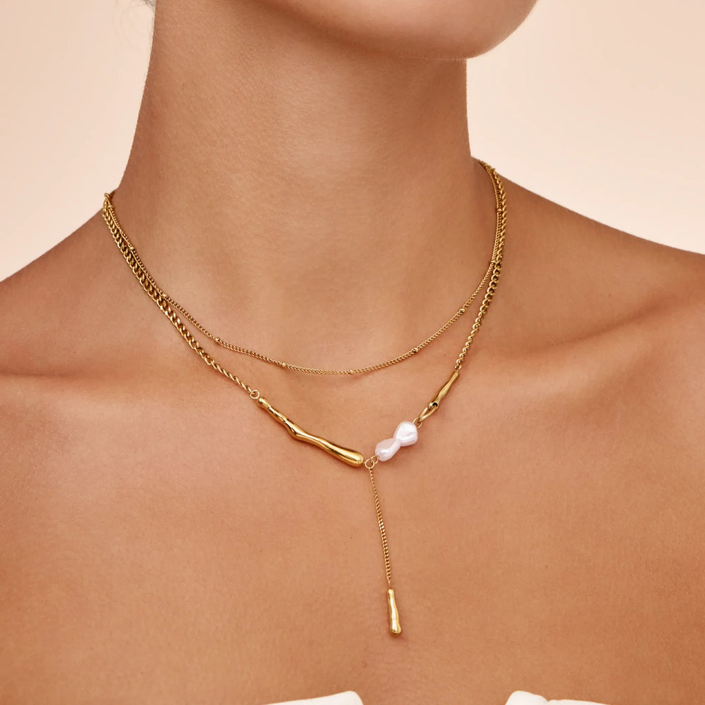 Elara Pearl Bar Necklace
