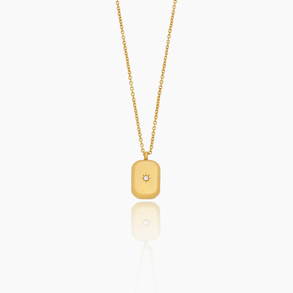 Stella Pendant Necklace